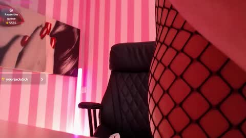 Snapshot of naughtyelska chatting on 10.09.25 Elska online show from 10.09.25