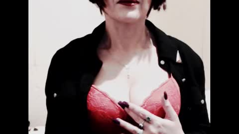 Snapshot of naughtyjenniferxx chatting on 11.23.25 Jenny online show from 11.23.25