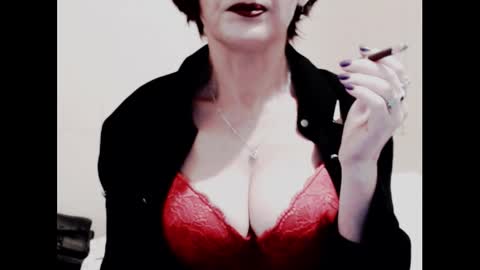 Snapshot of naughtyjenniferxx chatting on 12.19.25 Jenny online show from 12.19.25