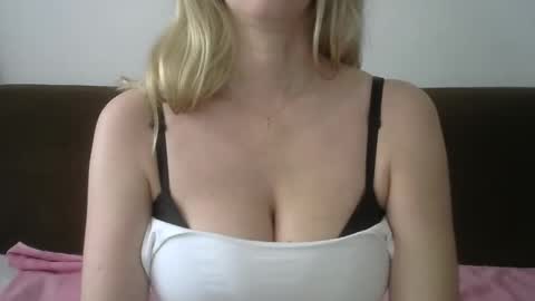 Snapshot of naughtykitten94 chatting on 03.12.25 Chris online show from 03.12.25