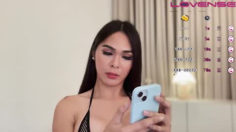 Snapshot of naughtymartinaxxx chatting on 01.31.25 Martina online show from 01.31.25