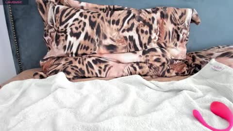 Snapshot of naughtysextime chatting on 09.17.25 Aryna online show from 09.17.25