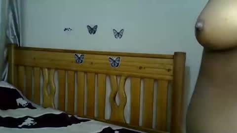 Snapshot of naughytwinxx chatting on 12.15.25 naughytwinxx online show from 12.15.25