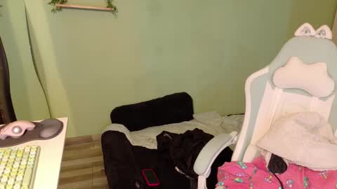 Snapshot of naugthy_muse chatting on 01.12.26 sabrina online show from 01.12.26