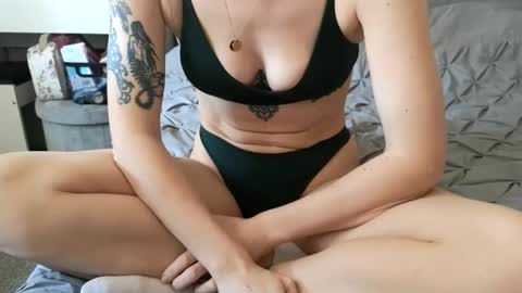 Snapshot of navyrayne chatting on 04.19.26 Navyrein online show from 04.19.26