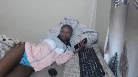 nawtylarissa_ online show from 10.17.25