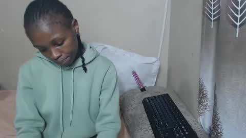 nawtylarissa_ online show from 10.27.25