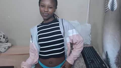 nawtylarissa_ online show from 11.17.25