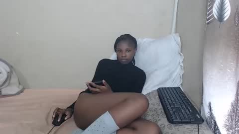 nawtylarissa_ online show from 11.18.25