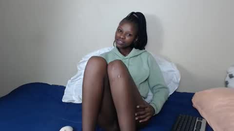 nawtylarissa_ online show from 11.30.25