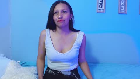 Snapshot of naya_10 chatting on 09.22.25 naya_10 online show from 09.22.25