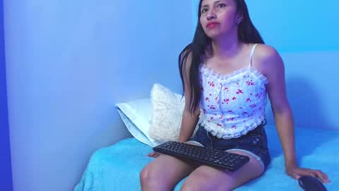 Snapshot of naya_10 chatting on 09.27.25 naya_10 online show from 09.27.25