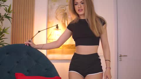 Snapshot of nayaquinn chatting on 03.02.26 Naya online show from 03.02.26