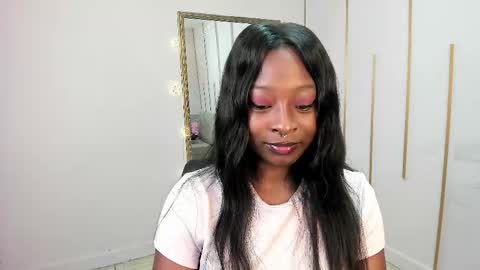 Snapshot of nayariskaya chatting on 12.22.25 Nayaris 3 online show from 12.22.25