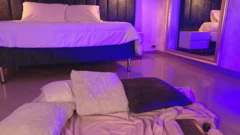 Juli  online show from 03.11.25