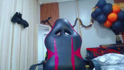 Snapshot of nazper_2 chatting on 11.04.25 NAZPER online show from 11.04.25