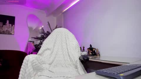 Hellen online show from 10.30.25