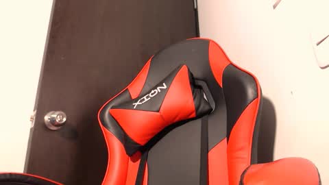 Snapshot of nebrhaska_girl chatting on 11.07.25 Laura online show from 11.07.25