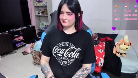 Snapshot of neeko_lol_ chatting on 11.14.25 Geek Nicole im Neeko UwU online show from 11.14.25