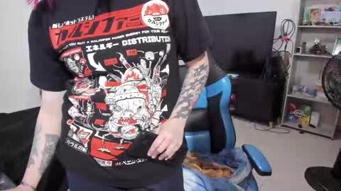 Snapshot of neeko_lol_ chatting on 12.16.25 Geek Nicole im Neeko UwU online show from 12.16.25