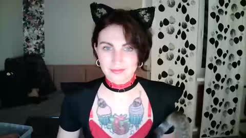 nefertiti_queen online show from 10.10.25