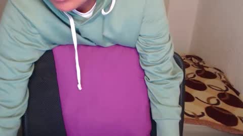 Snapshot of negrita_25 chatting on 10.10.25 Zoe online show from 10.10.25