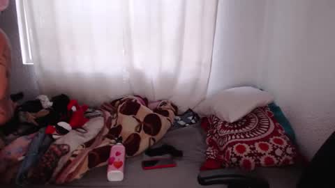 Snapshot of negrita_25 chatting on 10.20.25 Zoe online show from 10.20.25