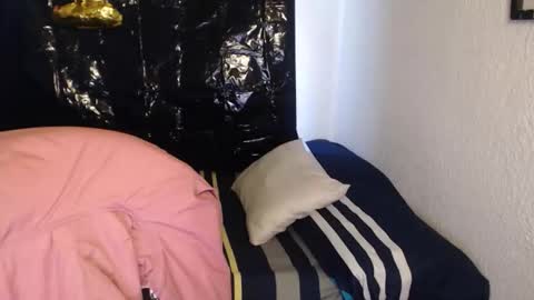 Snapshot of negrita_25 chatting on 11.12.25 Zoe online show from 11.12.25