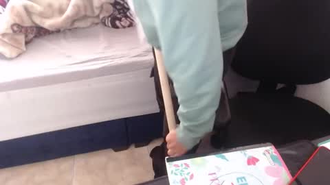 Snapshot of negrita_25 chatting on 12.19.25 Zoe online show from 12.19.25