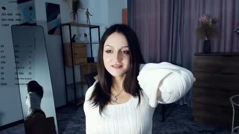 Vicky and Beatrice online show from 10.22.25