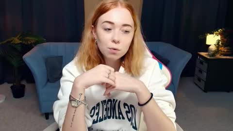 Snapshot of nelliemathers chatting on 11.16.25 Nelli online show from 11.16.25