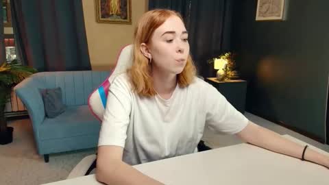 Snapshot of nelliemathers chatting on 11.19.25 Nelli online show from 11.19.25