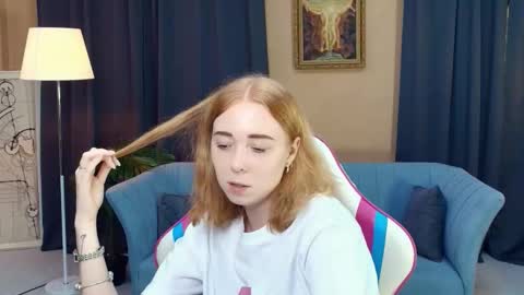 Snapshot of nelliemathers chatting on 11.27.25 Nelli online show from 11.27.25