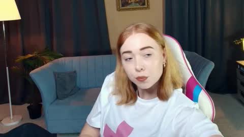 Snapshot of nelliemathers chatting on 11.28.25 Nelli online show from 11.28.25