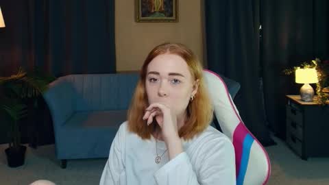 Snapshot of nelliemathers chatting on 12.14.25 Nelli online show from 12.14.25