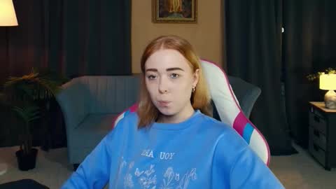 Snapshot of nelliemathers chatting on 12.17.25 Nelli online show from 12.17.25