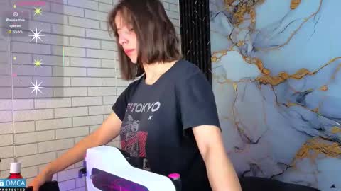 Salome Nena cupcake online show from 12.23.25