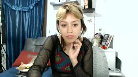 Snapshot of nena_lov chatting on 01.04.25 Star online show from 01.04.25