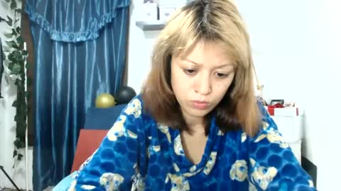 Snapshot of nena_lov chatting on 01.28.25 Star online show from 01.28.25