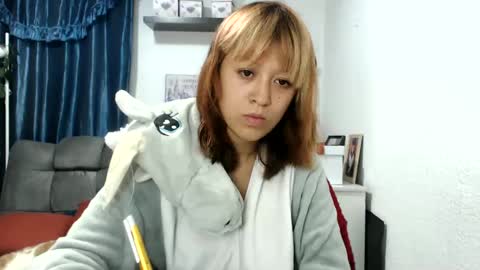 Snapshot of nena_lov chatting on 02.06.25 Star online show from 02.06.25