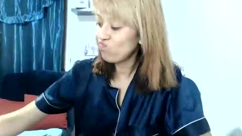 Snapshot of nena_lov chatting on 02.12.25 Star online show from 02.12.25