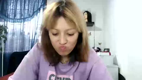 Snapshot of nena_lov chatting on 02.21.25 Star online show from 02.21.25