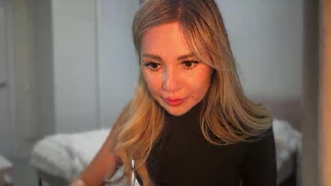 Snapshot of nensysafrons chatting on 04.11.26 NensySafrons online show from 04.11.26