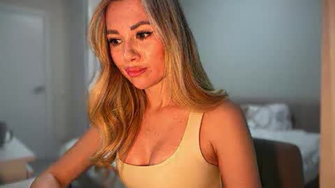 Snapshot of nensysafrons chatting on 04.12.26 NensySafrons online show from 04.12.26