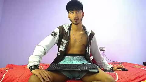 Snapshot of neo_latin chatting on 11.29.25 neo_latin online show from 11.29.25