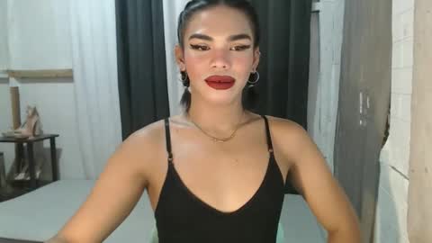 Snapshot of neomi_hardcock chatting on 10.13.25 neomi online show from 10.13.25