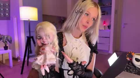 maeve  online show from 09.10.25