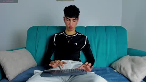 Snapshot of neoraptis chatting on 01.31.25 NeoRaptis jhonatan online show from 01.31.25