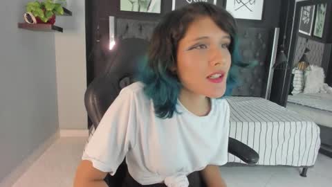 Snapshot of nerida_ chatting on 10.24.25 nerida_ online show from 10.24.25