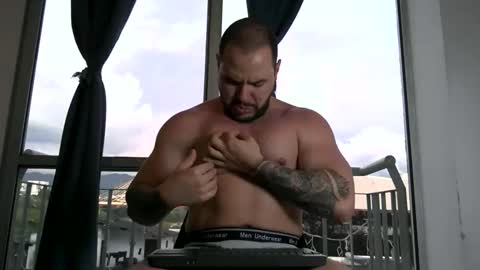 neron XXL online show from 12.21.25